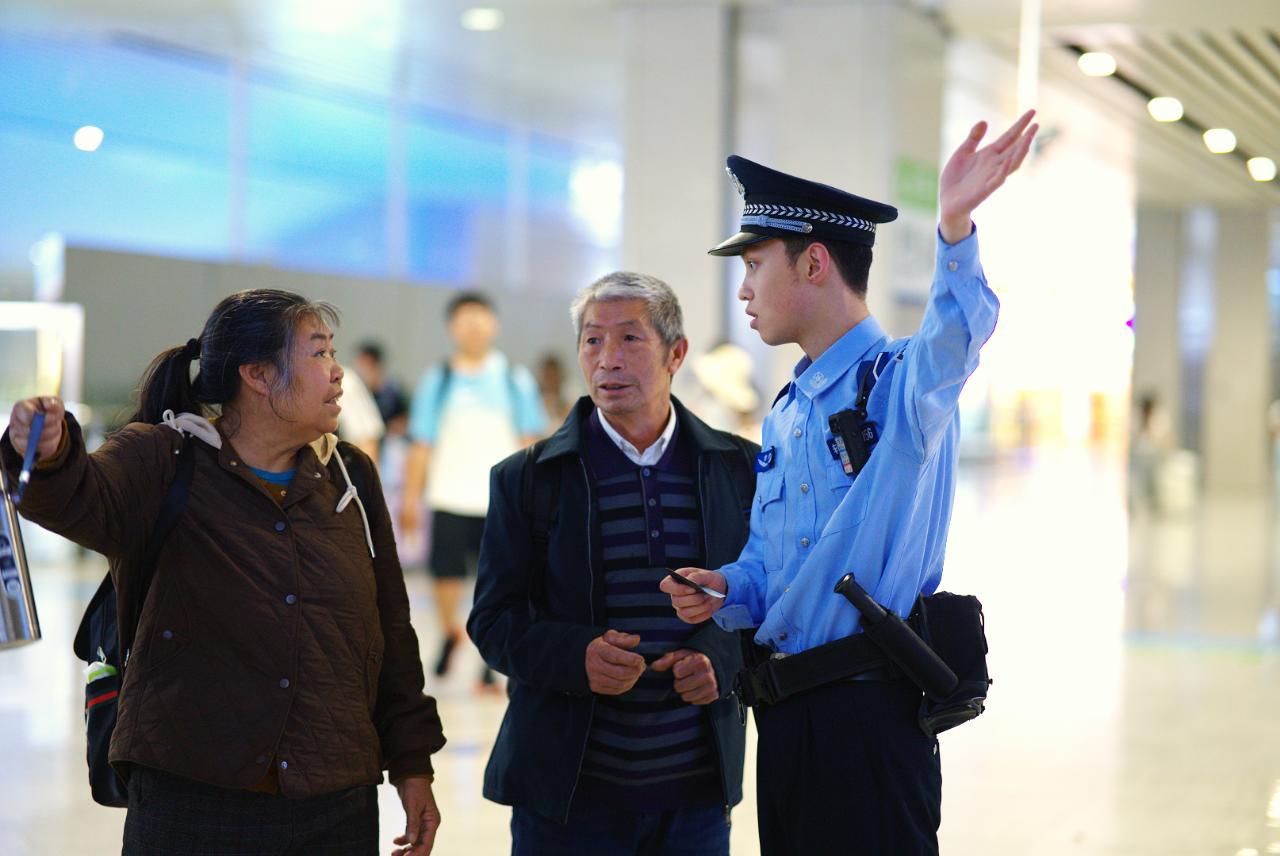 貴陽(yáng)觀(guān)山湖公安做優(yōu)旅游警務(wù) 助游客安心暢行