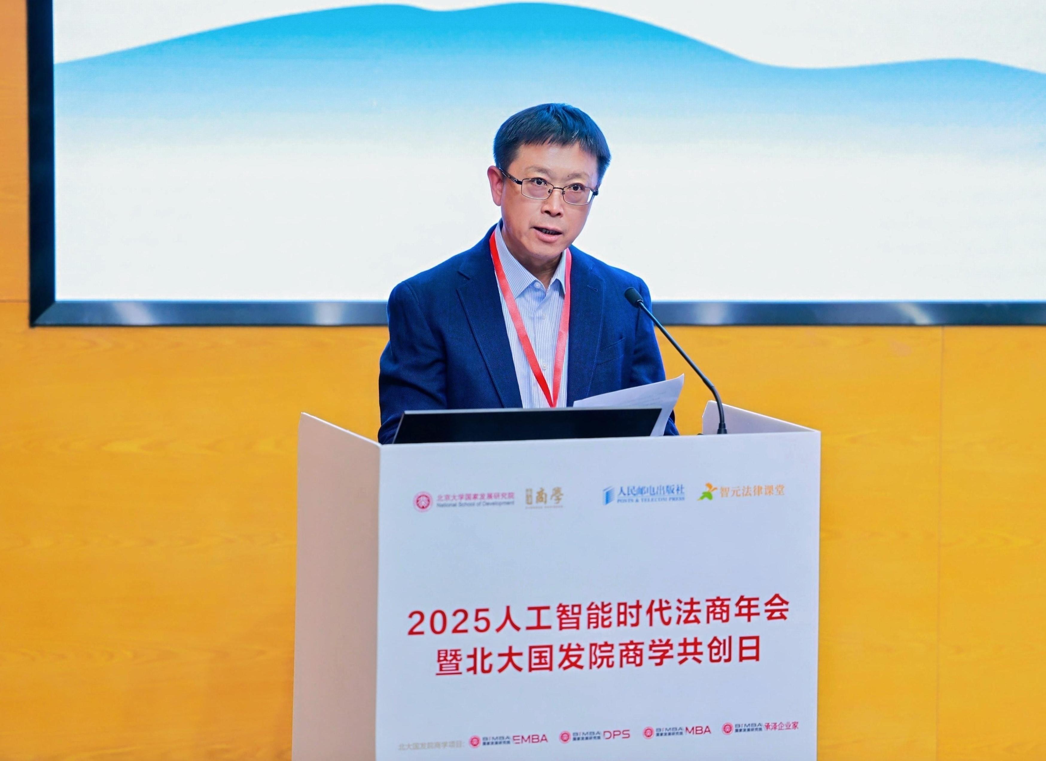 法制日報社編委、法治網(wǎng)總裁萬(wàn)學(xué)忠在開(kāi)幕式致辭