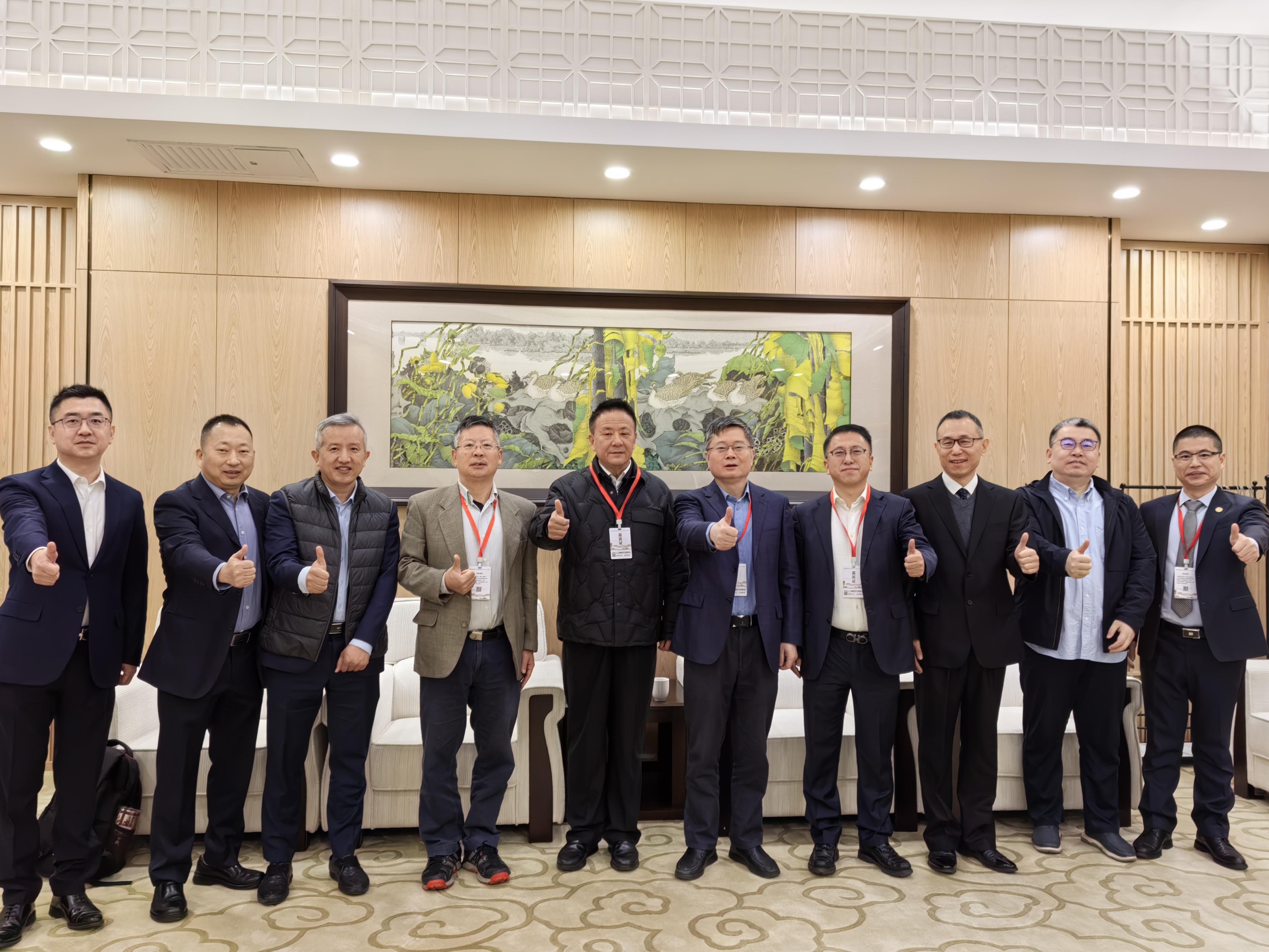 2025人工智能時(shí)代法商年會(huì )與會(huì )人員合影