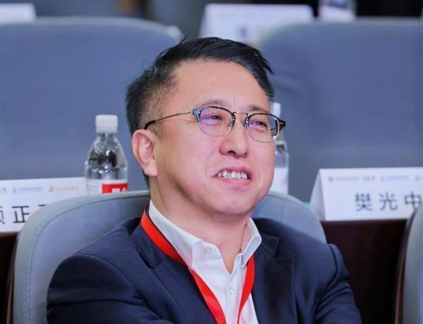 傅穹：企業(yè)需在法治軌道上實(shí)現創(chuàng  )新與穩健的動(dòng)態(tài)平衡